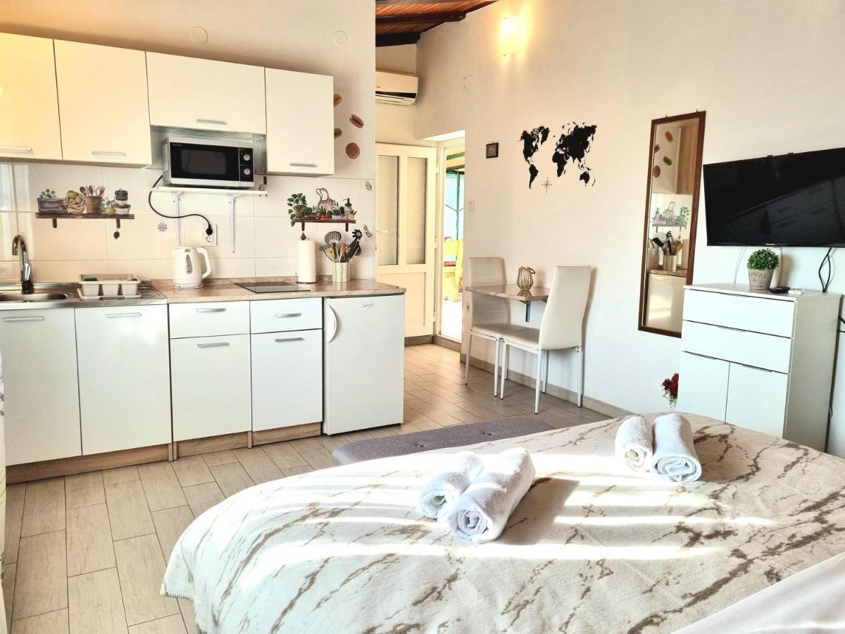 Studio Apartment Lino Skrbčići エクステリア 写真